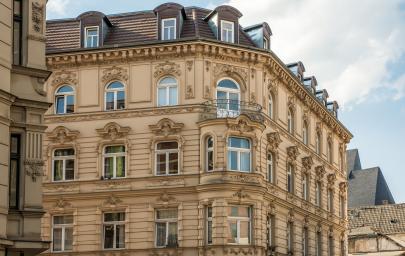 Bâtiment collectif pouvant accueillir une PAC hybride